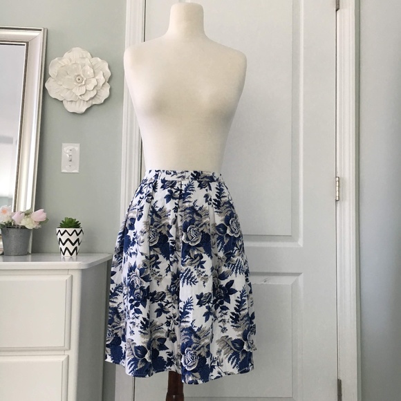 Moon Dresses & Skirts - Blue Floral Pleated Skirt